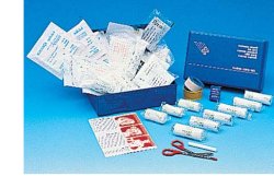 CASSETTA PRONTO SOCCORSO CARAVAN, PER L'AUTOMOBILE, IL CAMION E TUTTI GLI AUTOMEZZI. OBBLIGATORIA IN MOLTE NAZIONI EUROPEE CON CONTENUTO CONFORME ALLA NORMATIVA DIN 13164/B - Farmacia Castello Srl